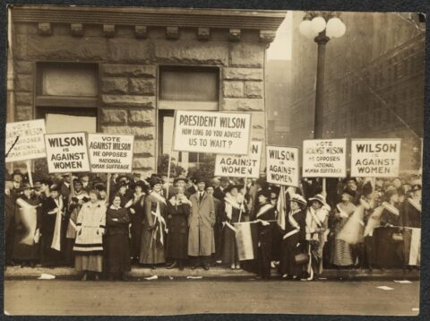 Picketing the White House - Photo 4